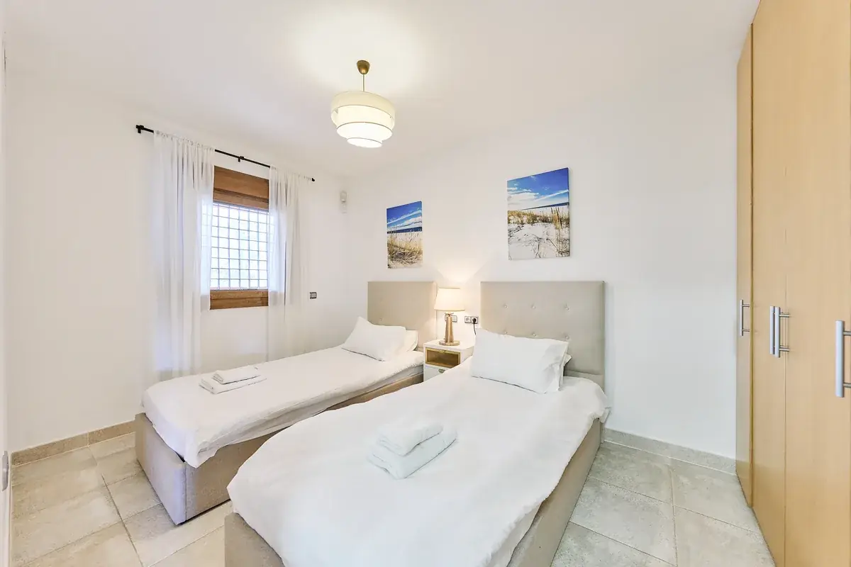 Dormitorio con colchón limpio e higienizado