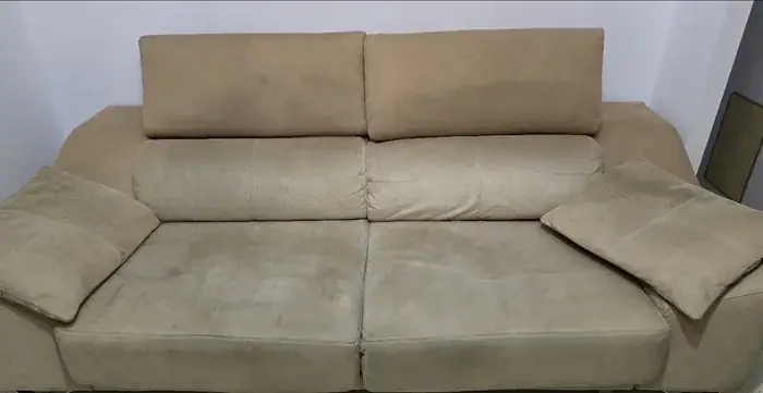 Sofá antes de la limpieza, foto de la clienta en Google